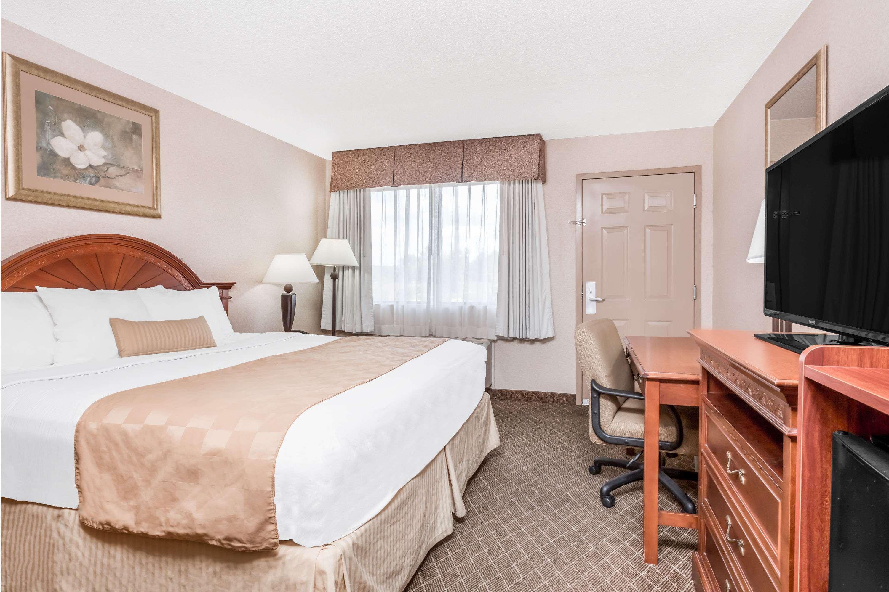 Ramada By Wyndham Macon Hotel Екстериор снимка