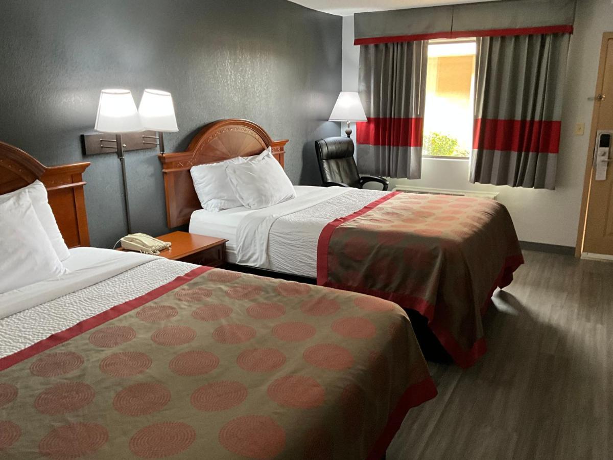 Ramada By Wyndham Macon Hotel Екстериор снимка
