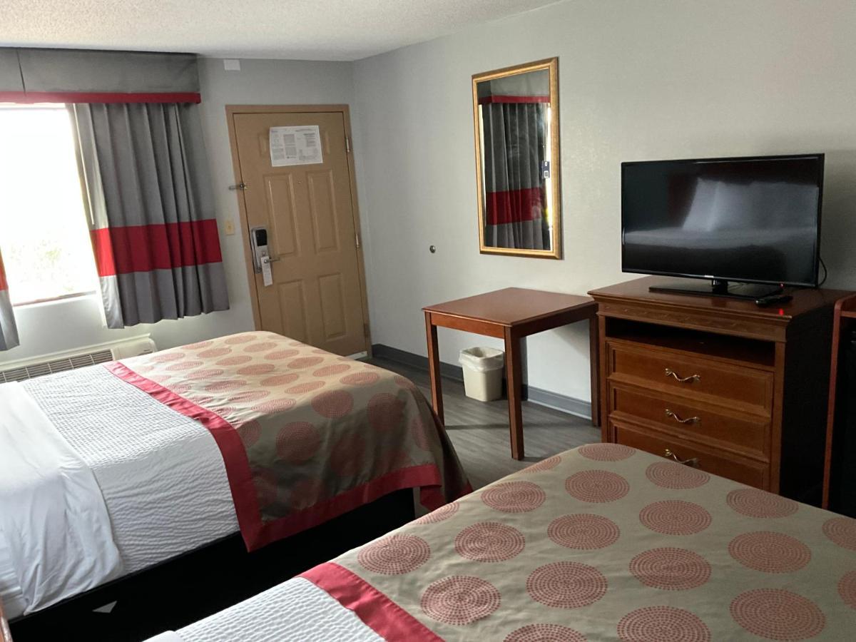 Ramada By Wyndham Macon Hotel Екстериор снимка