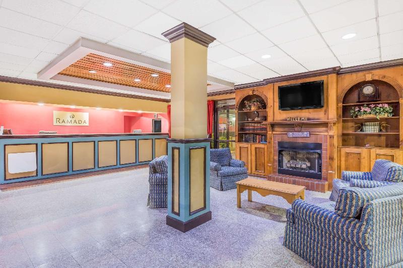 Ramada By Wyndham Macon Hotel Екстериор снимка