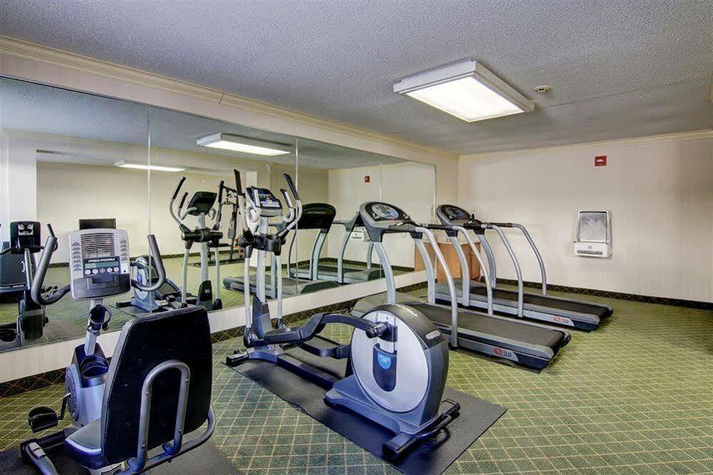 Ramada By Wyndham Macon Hotel Екстериор снимка