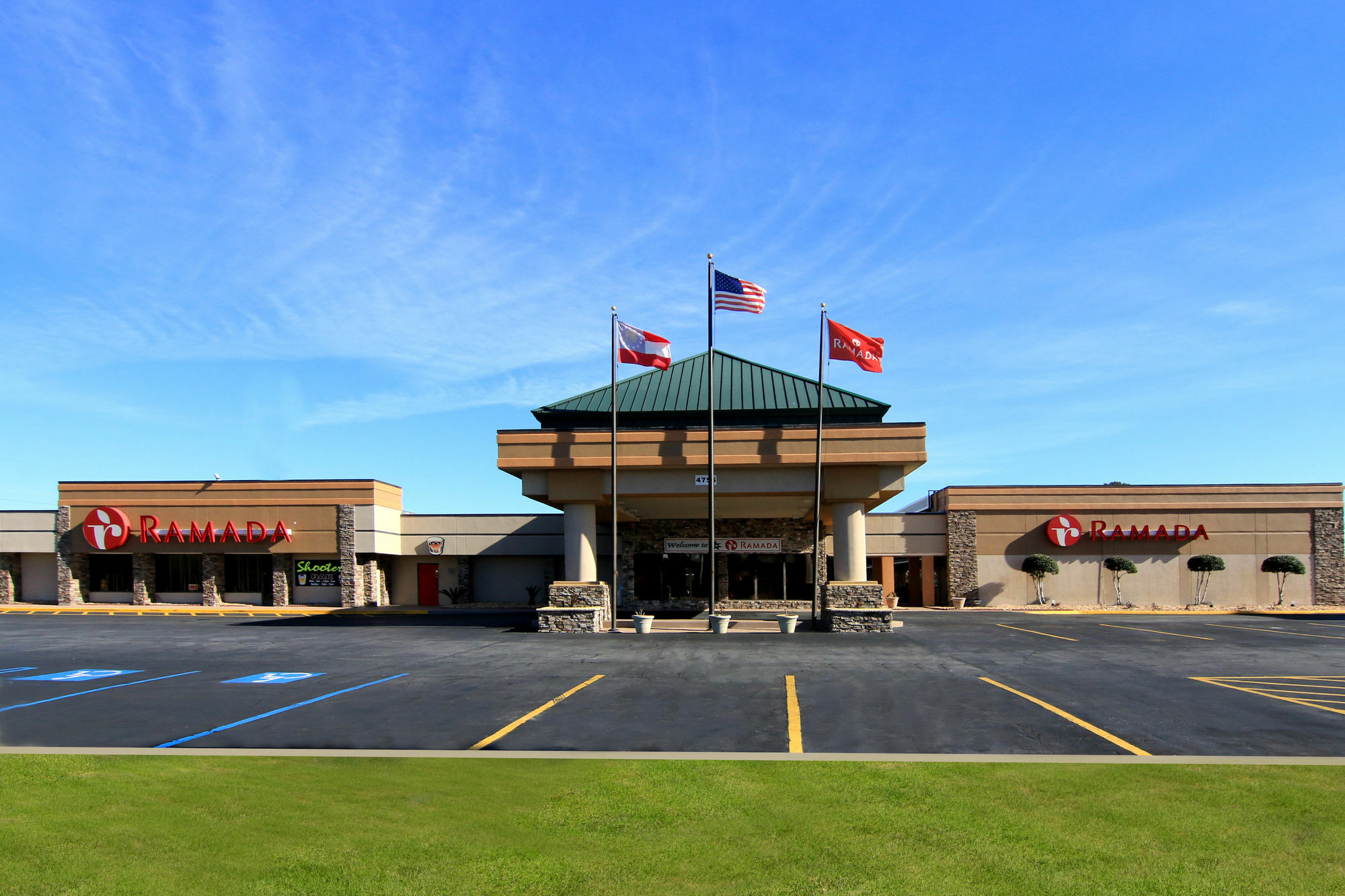 Ramada By Wyndham Macon Hotel Екстериор снимка