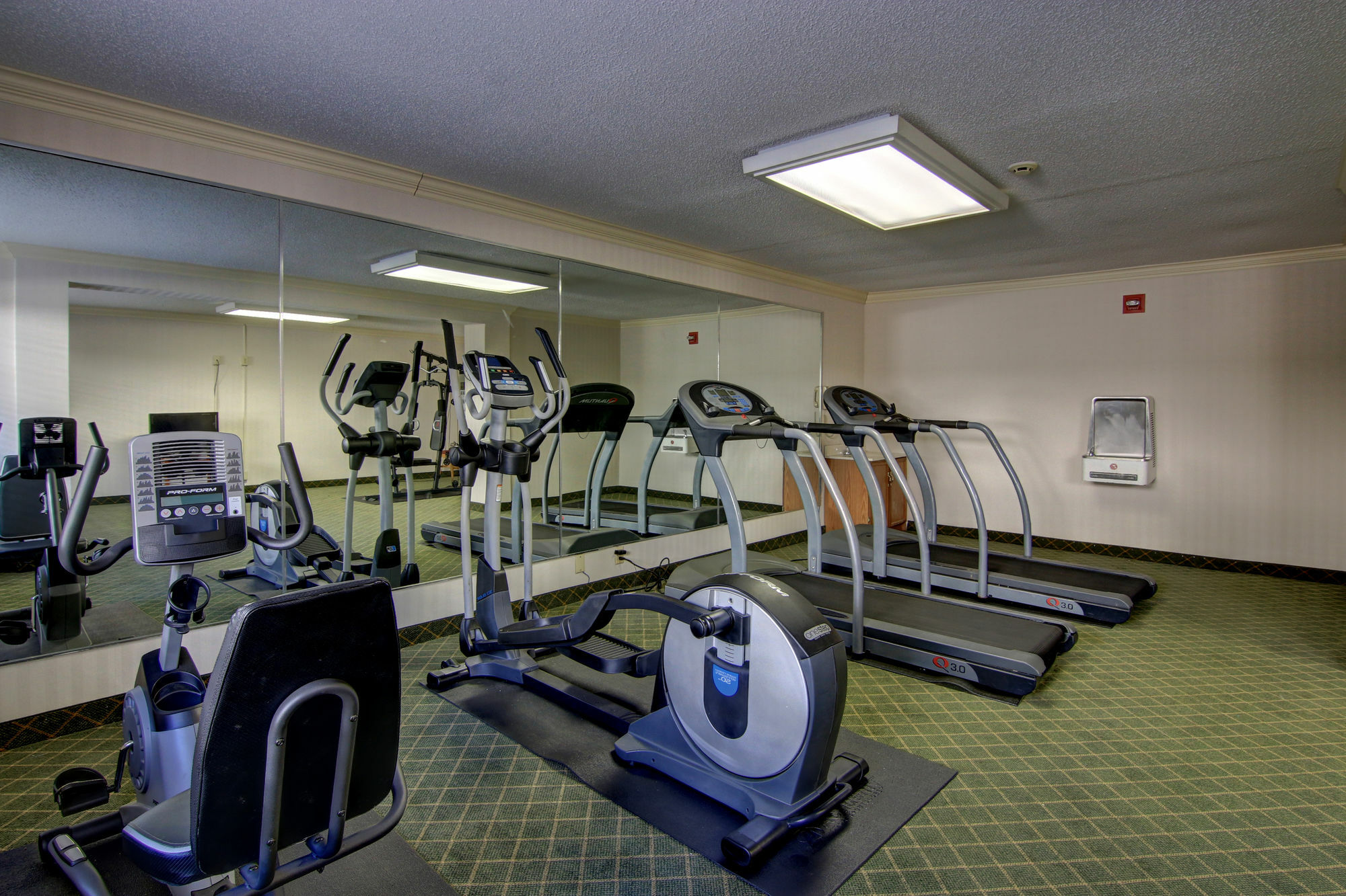 Ramada By Wyndham Macon Hotel Екстериор снимка